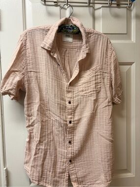 Katin Woman’s Short Sleeve Button-Up Shirt in Pale Peach